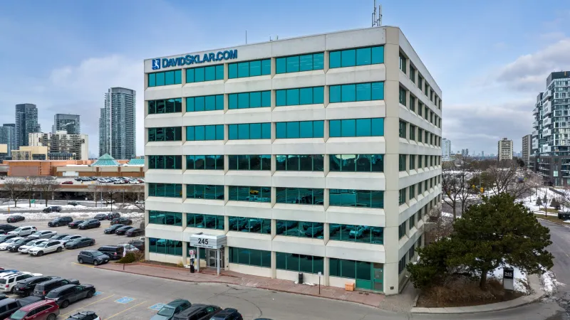 مبنى سام ميدسبا في تورونتو / نورث يورك على العنوان 245 Fairview Mall Drive
